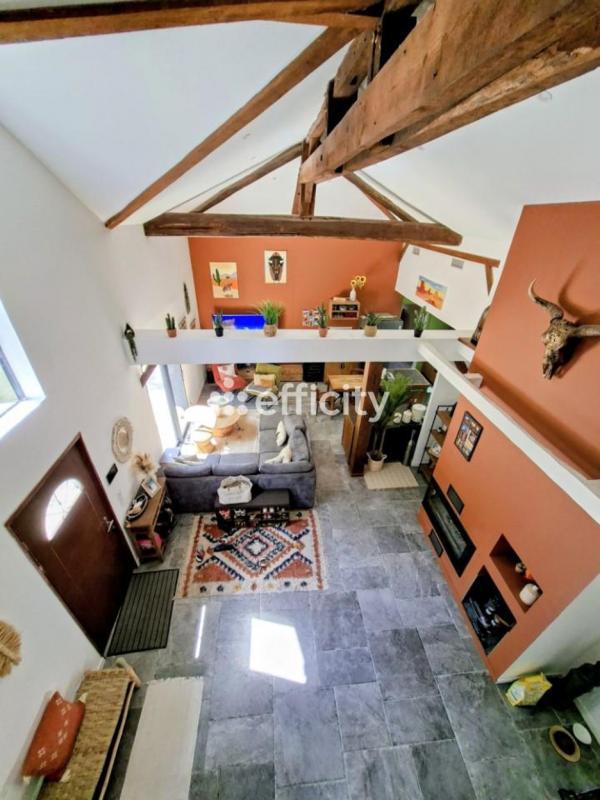 Demeure - 262 m² - 12 pièces