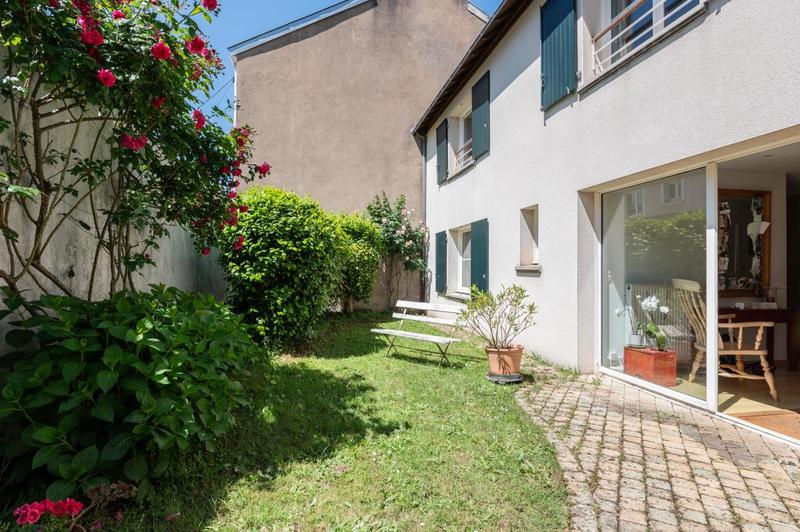 Maison - 235 m² - 8 pièces