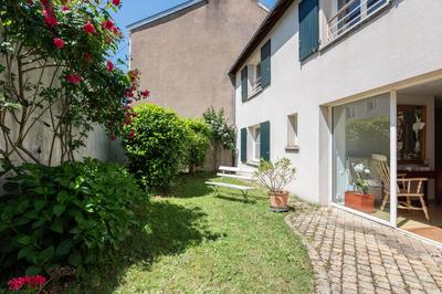 Maison - 235 m² - 8 pièces