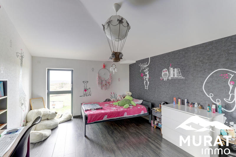 Maison - 220 m² - 7 pièces