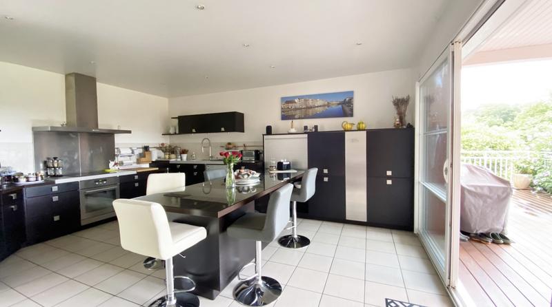 Maison contemporaine - 330 m² - 7 pièces