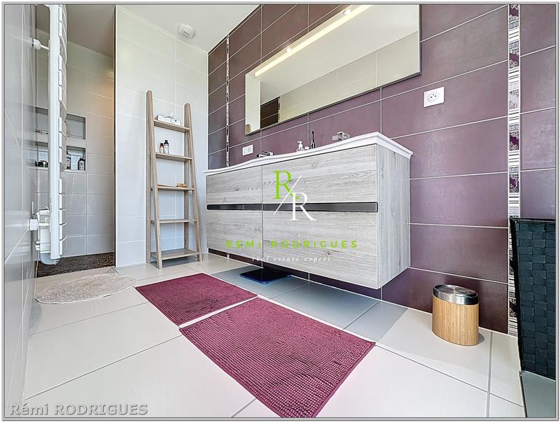 Maison - 196 m² - 7 pièces