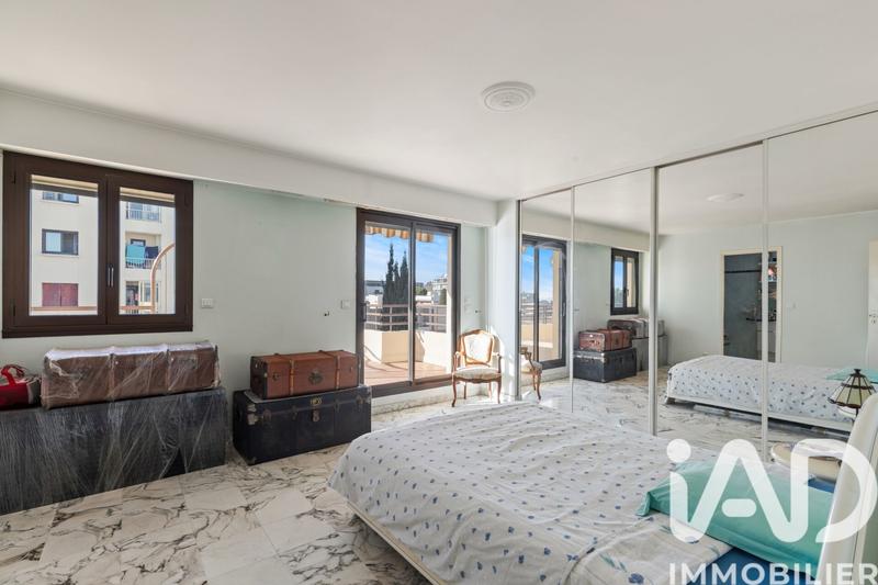 Appartement - 211 m² - 6 pièces