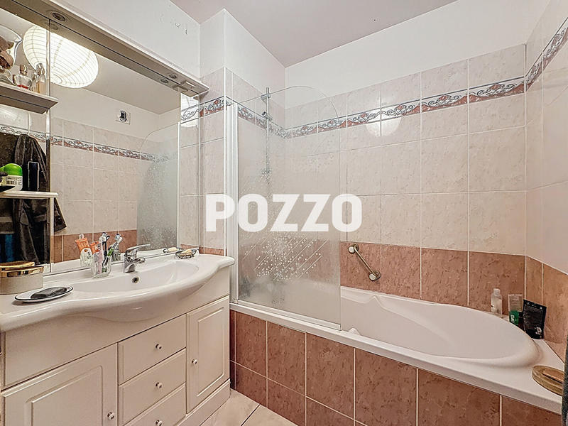 Appartement - 100 m² - 5 pièces