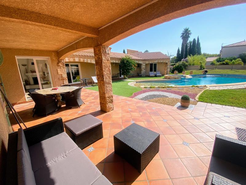 Villa - 297 m² - 8 pièces