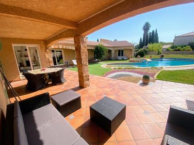 Villa - 297 m² - 8 pièces