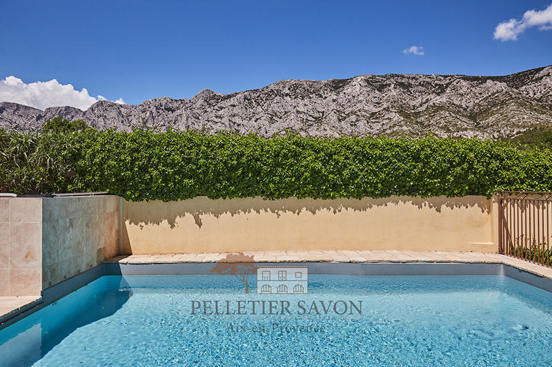 Maison - 220 m² - 7 pièces