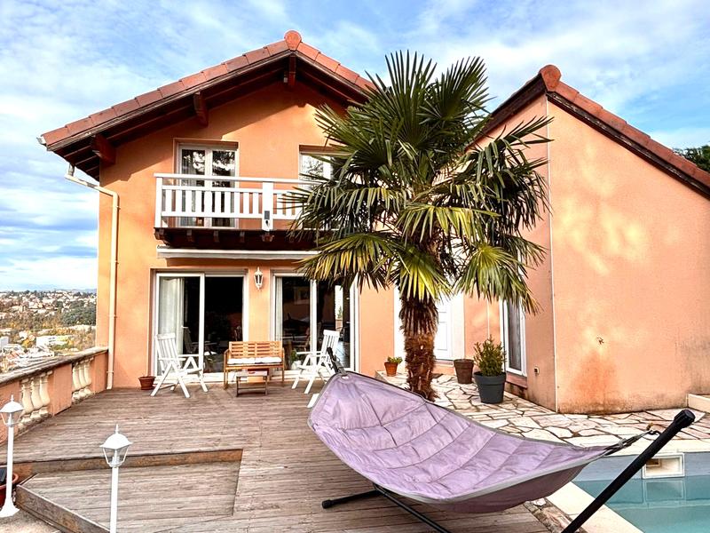 Maison - 121 m² - 6 pièces