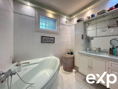 Maison - 180 m² - 7 pièces