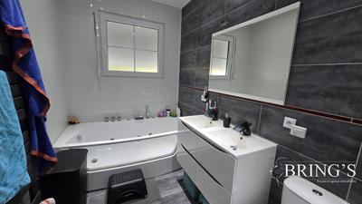 Maison - 196 m² - 9 pièces