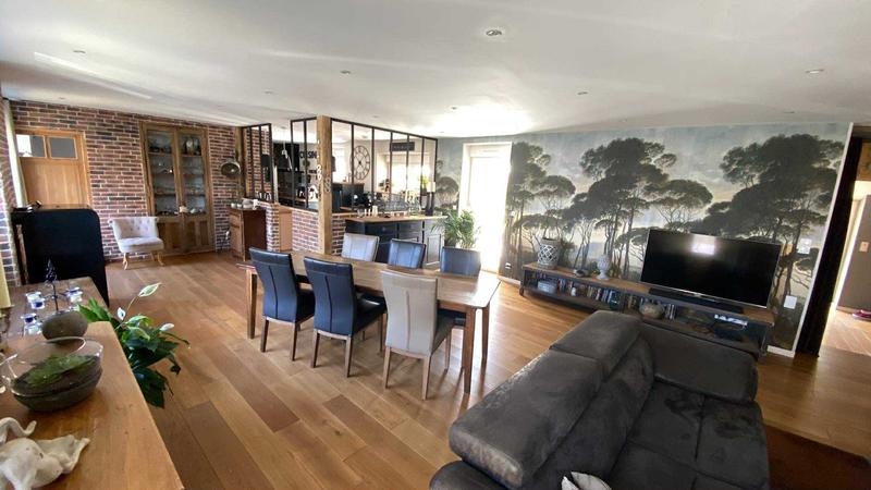 Maison - 266 m² - 9 pièces