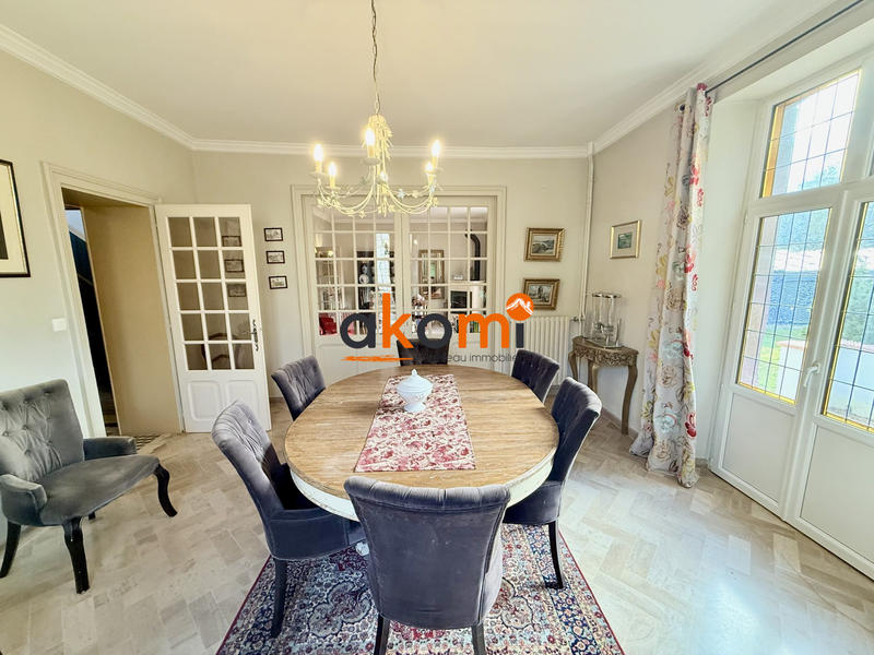 Maison - 432 m² - 8 pièces