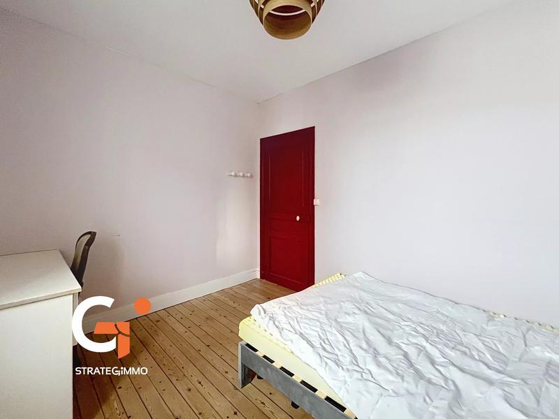 Chambre - 130 m² - 6 pièces