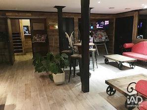 Local commercial - 1 750 m²