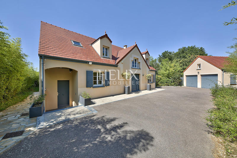 Maison - 240 m² - 8 pièces