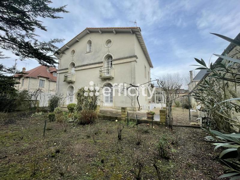 Maison - 265 m² - 8 pièces