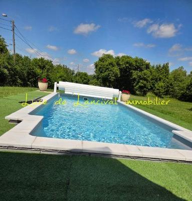 Maison - 202 m² - 7 pièces