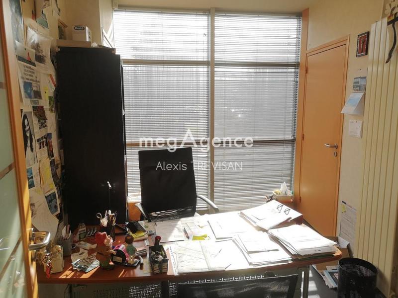 Local commercial - 180 m² - 9 pièces