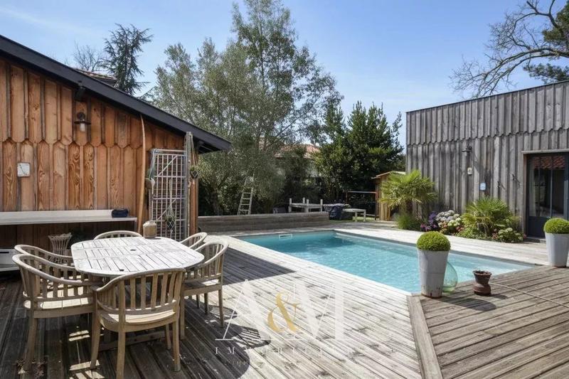 Maison - 180 m² - 7 pièces