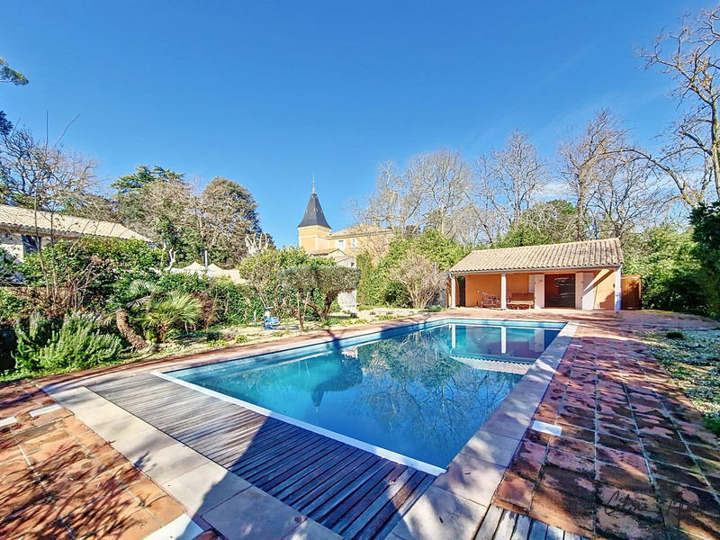 Château - 1 452 m² - 29 pièces