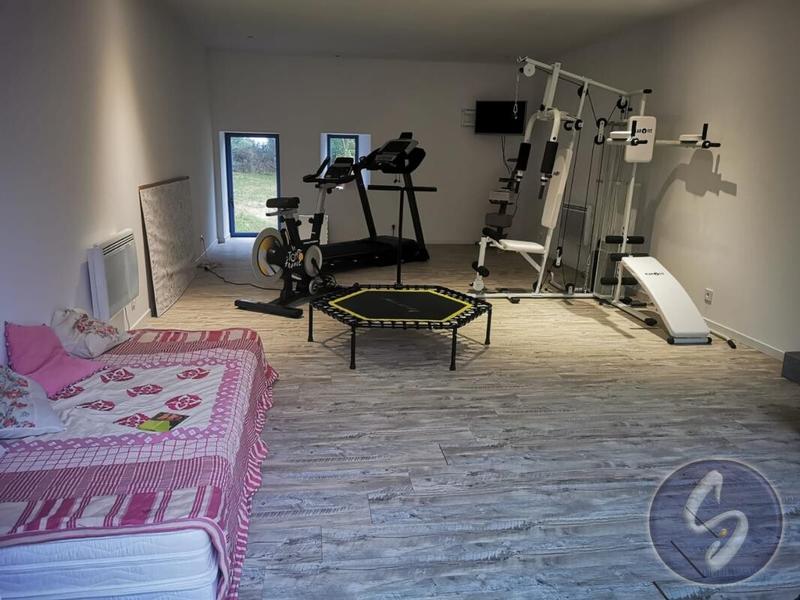 Propriété - 245 m² - 7 pièces