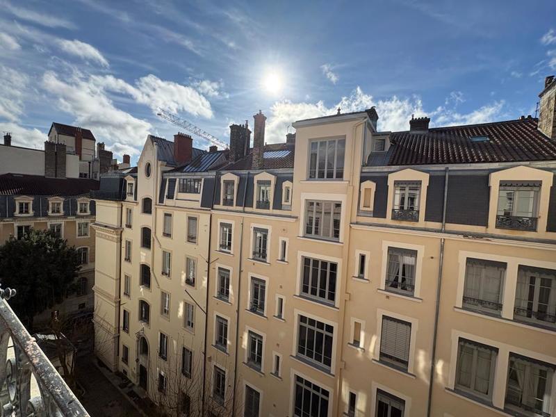 Appartement - 92 m² - 2 pièces