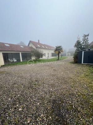 Propriété - 240 m² - 9 pièces