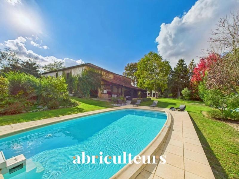 Maison ancienne - 235 m² - 8 pièces