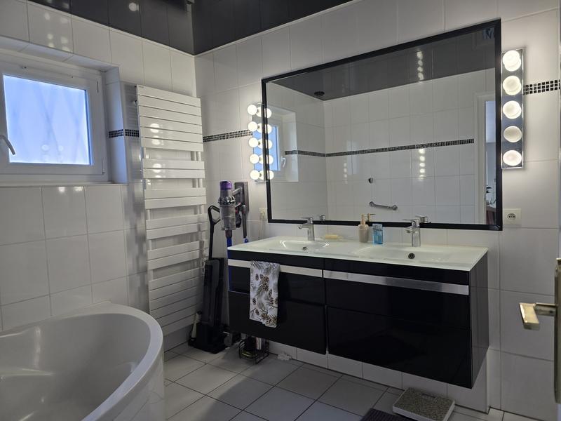 Maison - 140 m² - 4 pièces