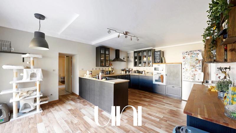 Maison - 226 m² - 7 pièces