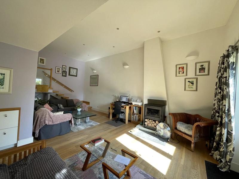 Maison - 201 m² - 9 pièces