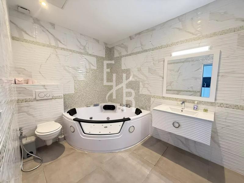 Maison - 389 m² - 8 pièces