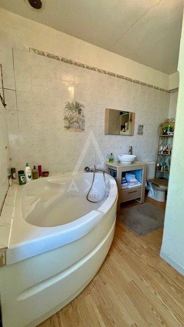 Maison - 181 m² - 8 pièces