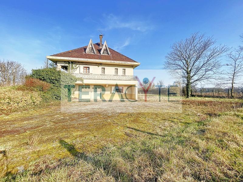 Maison traditionnelle - 216 m² - 7 pièces