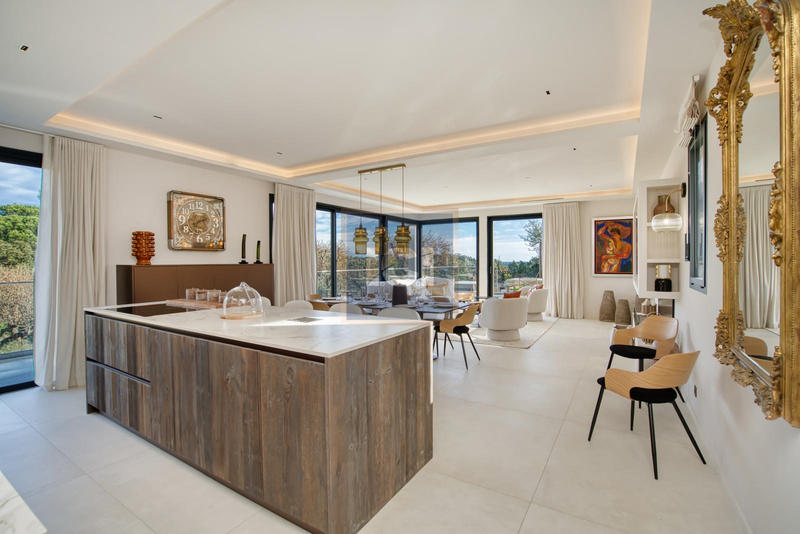 Villa - 268 m² - 6 pièces