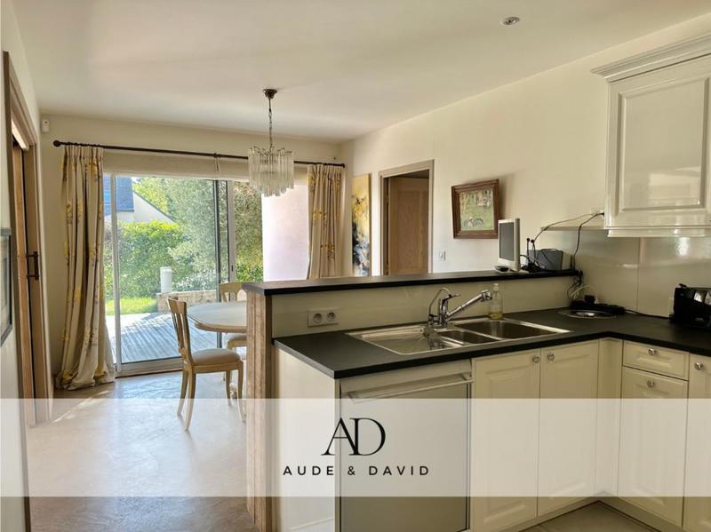 Maison - 220 m² - 8 pièces