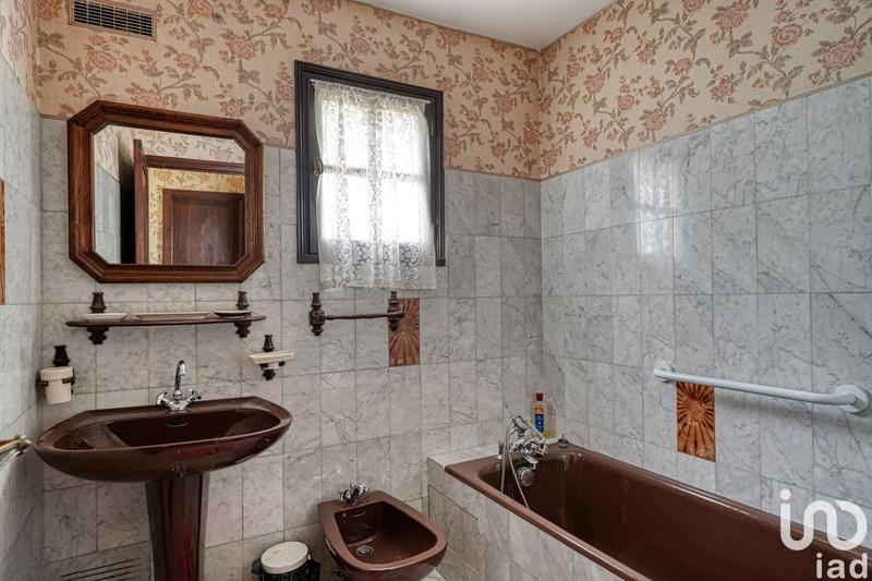 Maison - 213 m² - 9 pièces