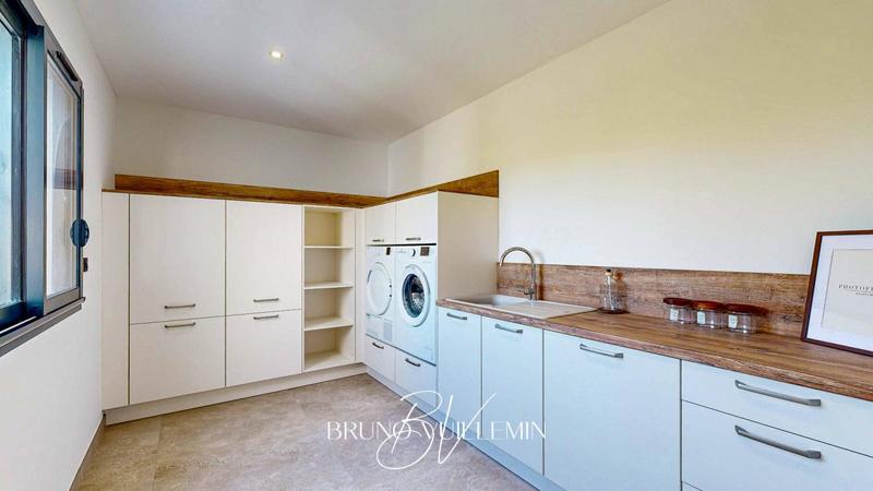 Villa - 384 m² - 7 pièces