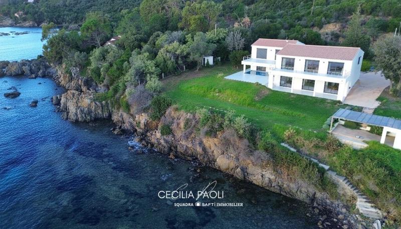 Villa - 316 m² - 9 pièces