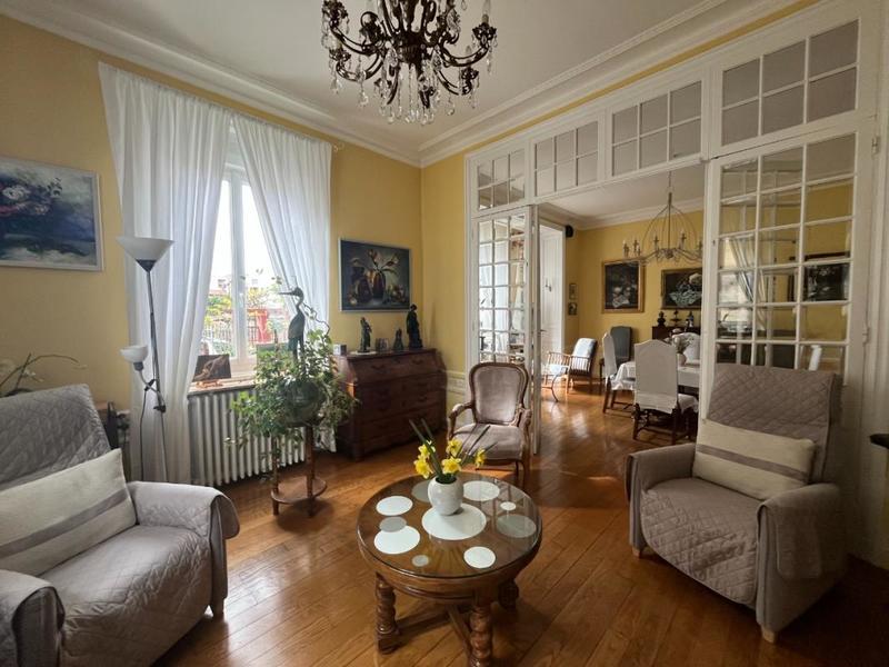 Maison - 263 m² - 10 pièces