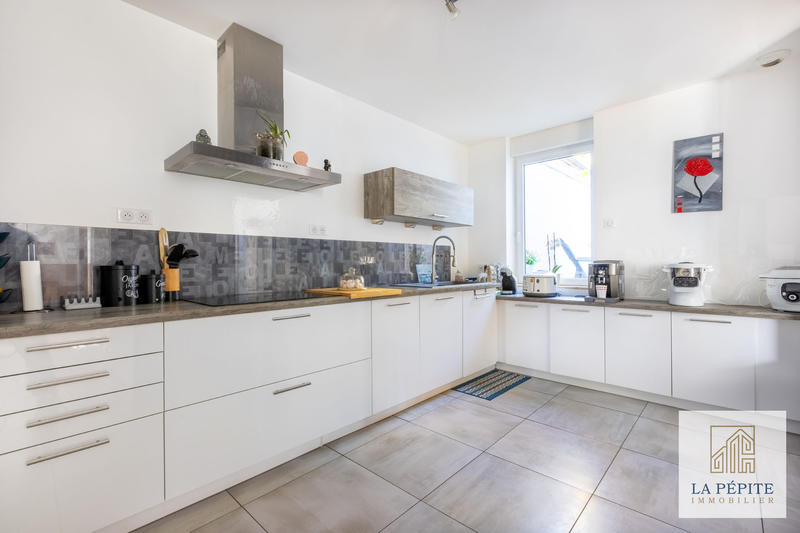 Maison - 195 m² - 7 pièces