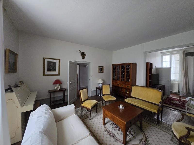 Maison - 274 m² - 11 pièces