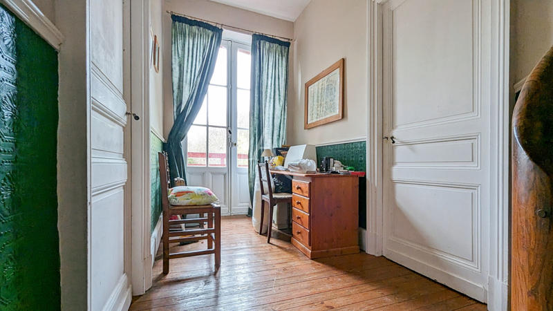 Maison - 263 m² - 10 pièces