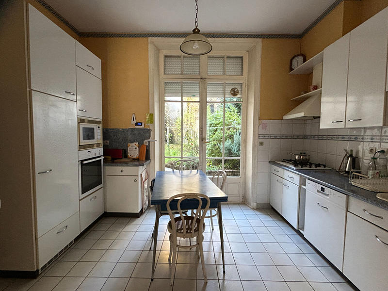 Maison - 244 m² - 8 pièces