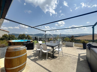 Maison - 92 m² - 4 pièces