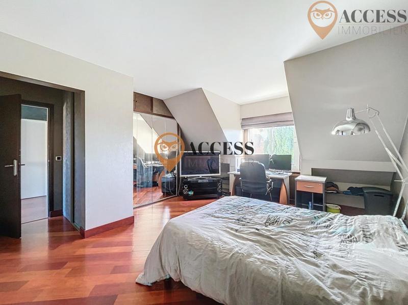 Maison - 218 m² - 8 pièces