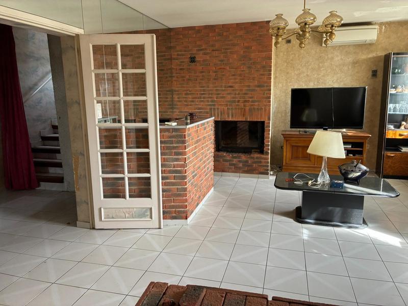 Maison - 210 m² - 10 pièces