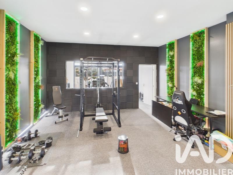 Maison - 210 m² - 6 pièces