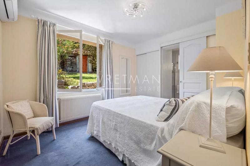 Villa - 192 m² - 9 pièces