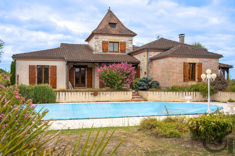 Maison - 225 m² - 5 pièces